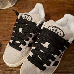 Adidas Sneakers